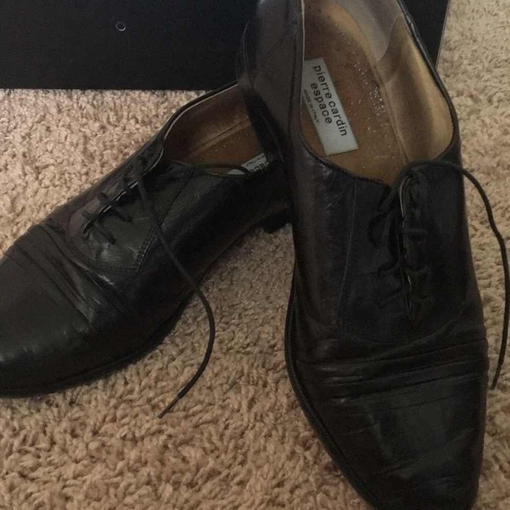 Men’s Pierre Cardin espace dress shoes size 9